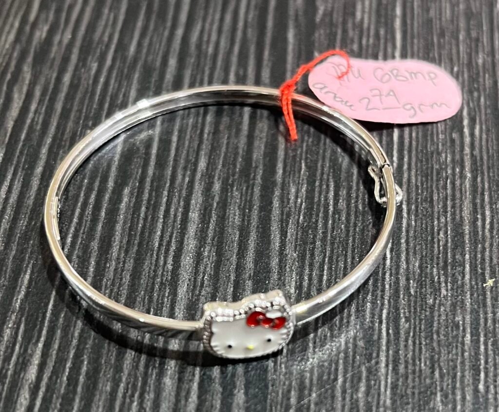 Hello Kitty Bangle with opening