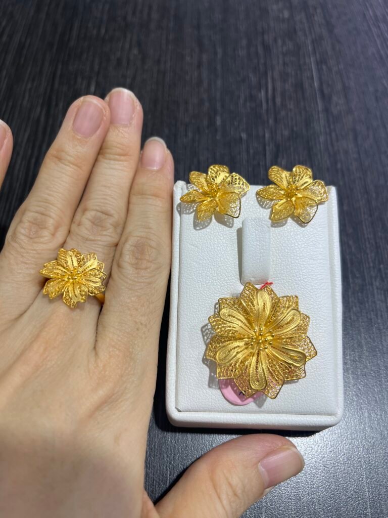 Bunga Segi — Pendant and Brooch