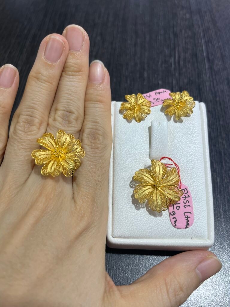 Bunga Indah — Pendant and Brooch